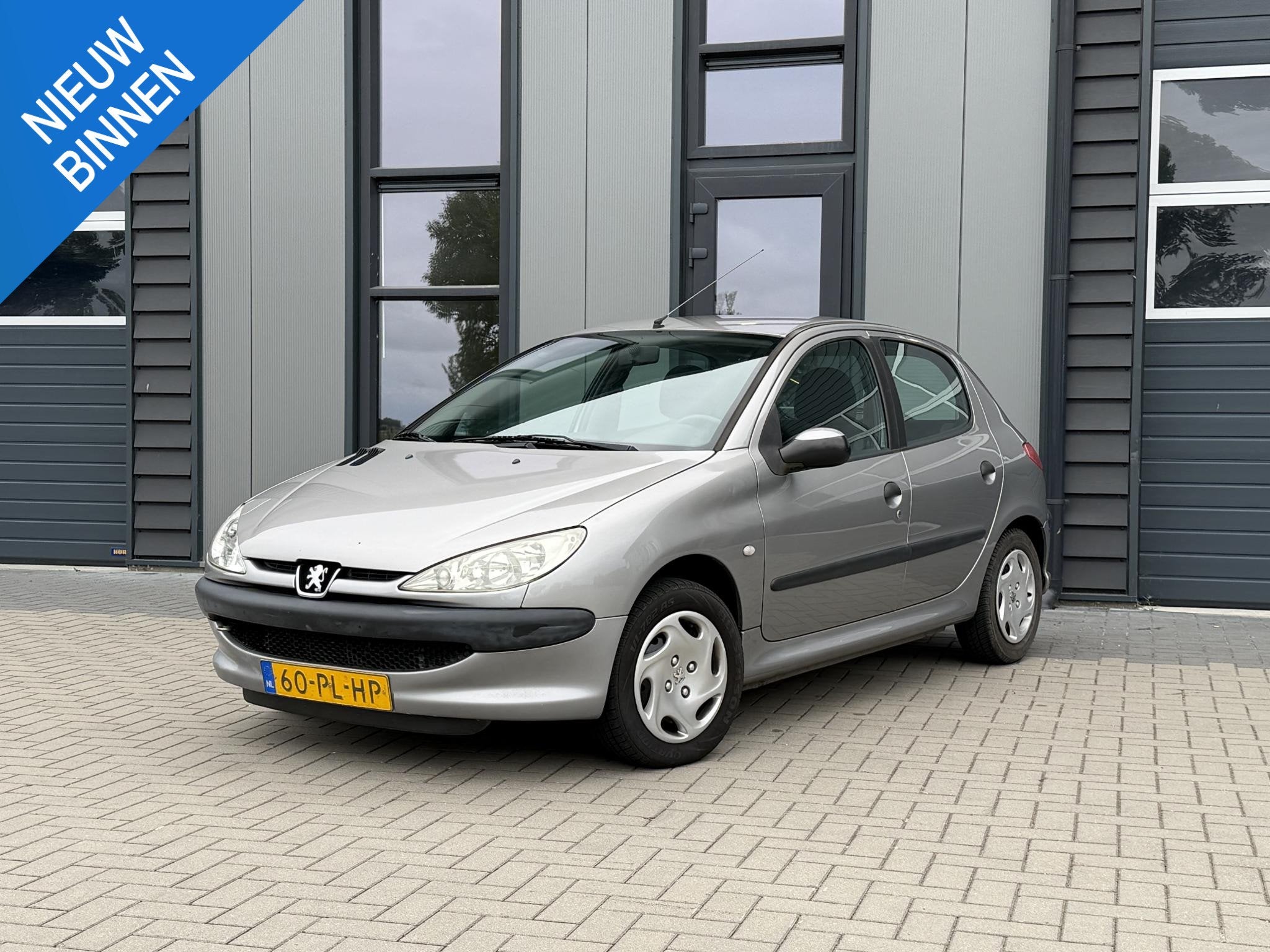 Peugeot 206 1.4 Pop' Art | 5 Deurs |, Voorwielaandrijving, Stof, 31 €/maand, 4 cilinders