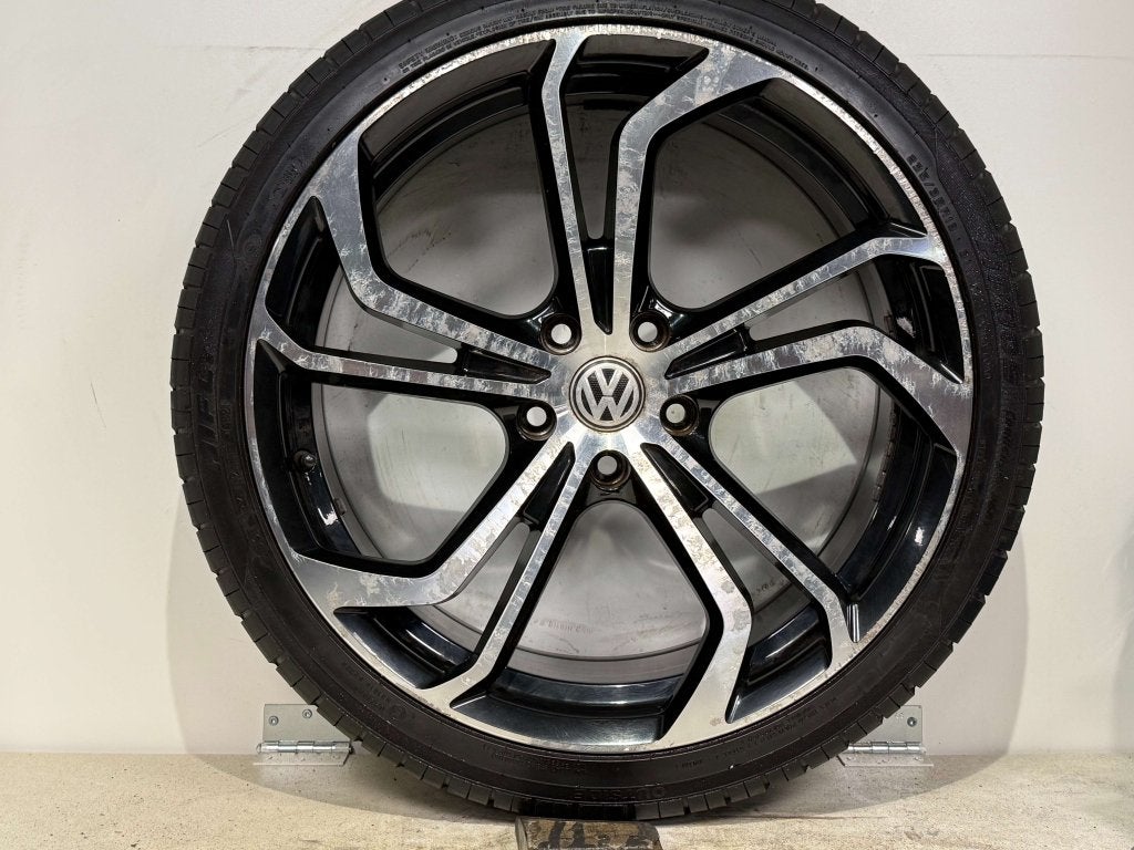 19" VW Golf 5/6/7/8 Caddy Touran Audi A3  235/35/19 ET 40, Banden en Velgen, Ophalen of Verzenden, 235 mm, Zomerbanden