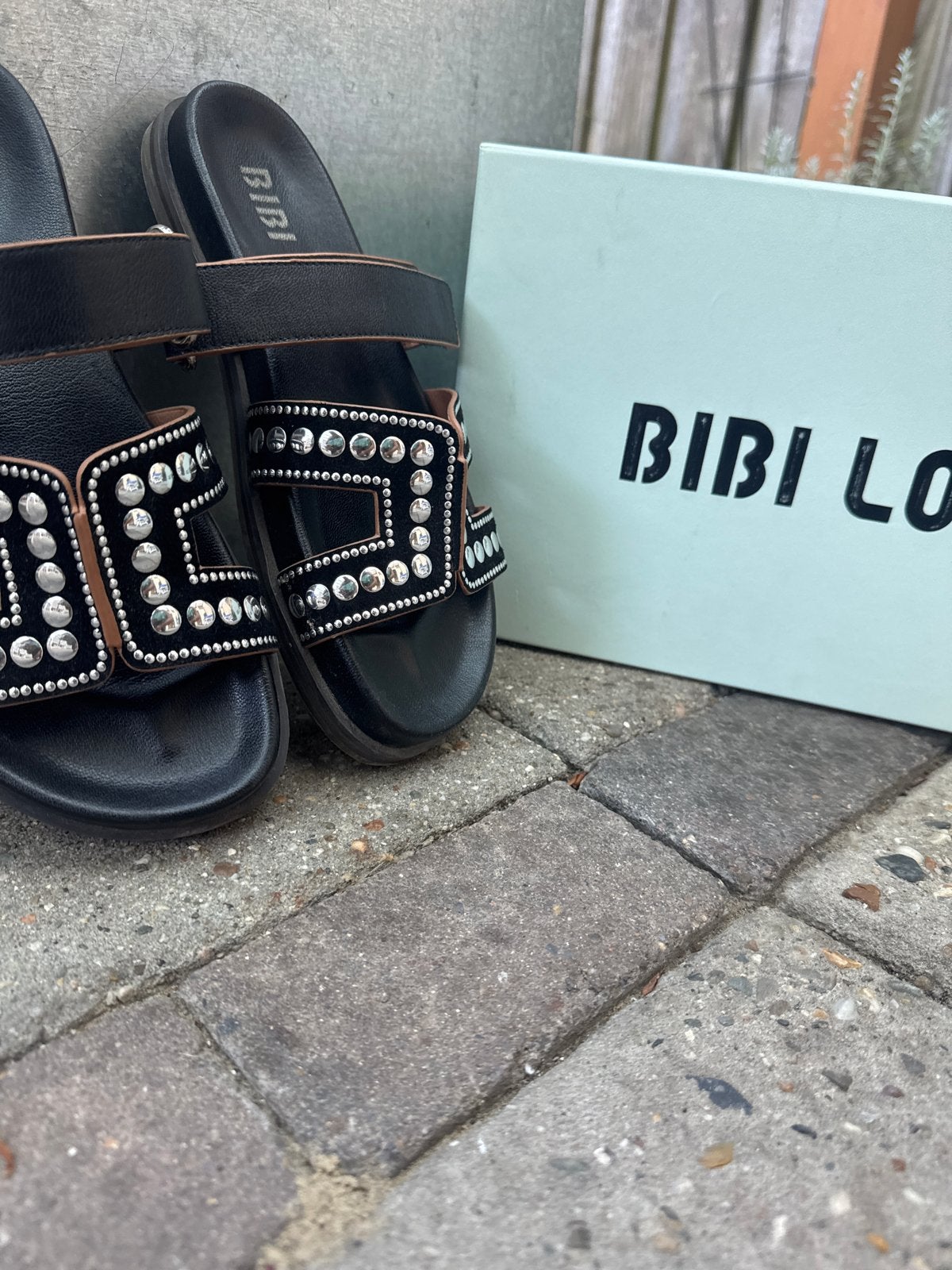 Bibi Lou sandalen met studs - Zo goed als nieuw, Ophalen of Verzenden, Zo goed als nieuw, Zwart, Sandalen of Muiltjes