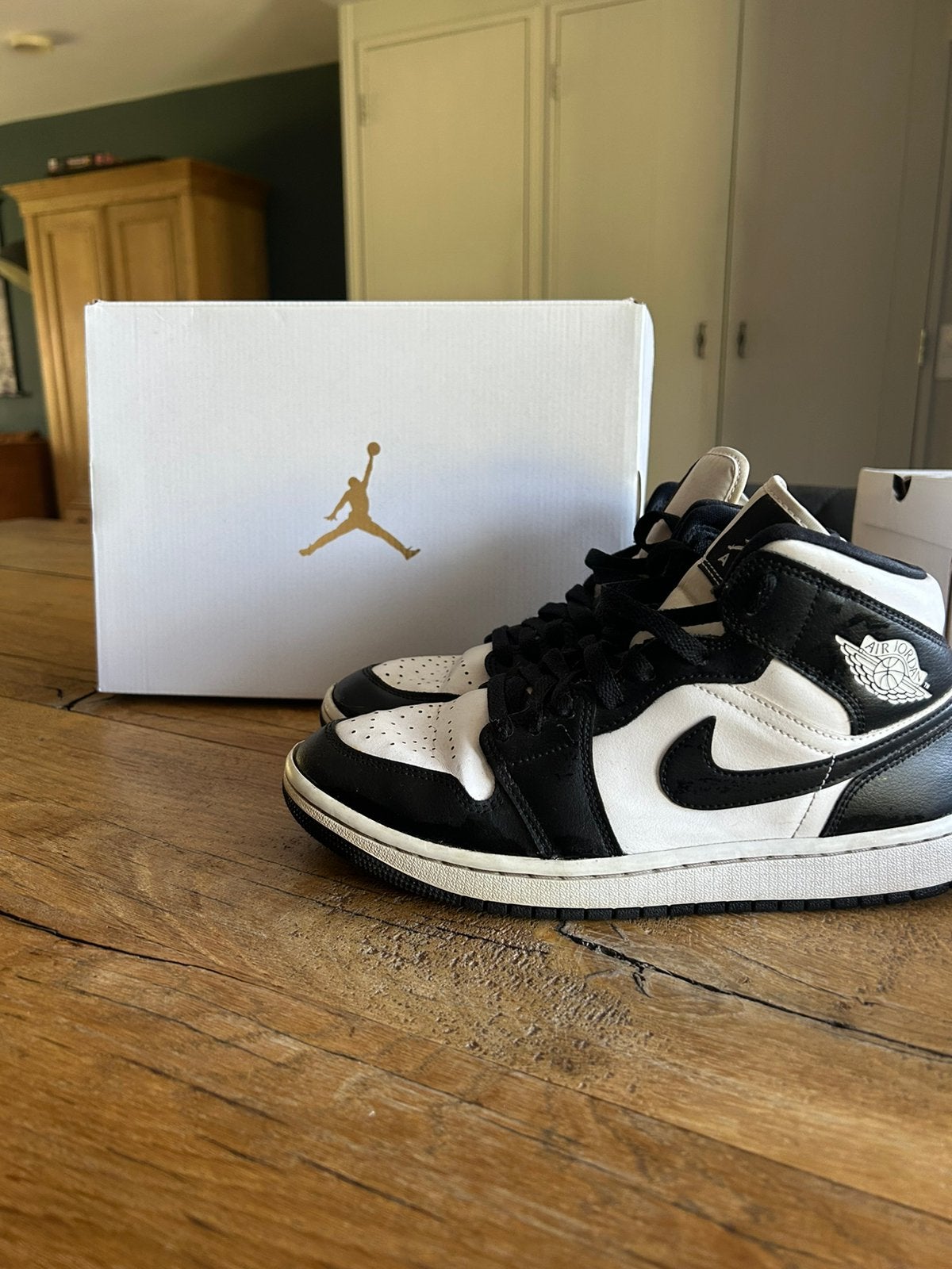 Nike Air Jordan Mid 1, Zwart, Ophalen of Verzenden, Sneakers of Gympen, Gedragen