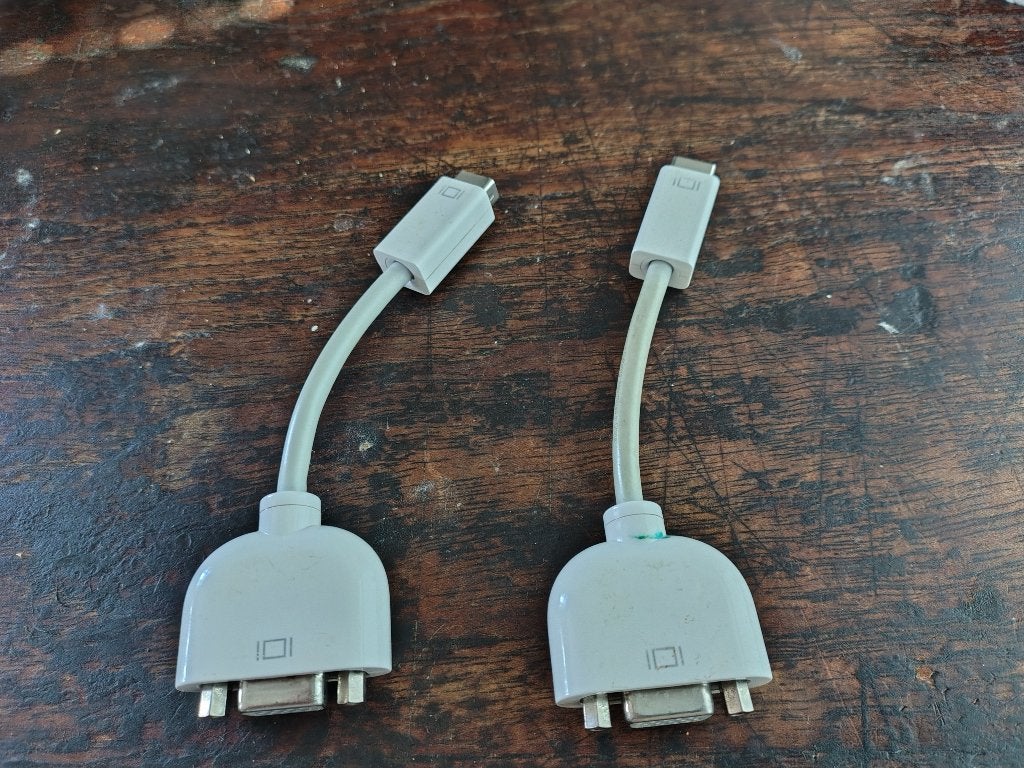 Apple macbook verbinding met TV (VGA), Computers en Software, Ophalen of Verzenden, Zo goed als nieuw
