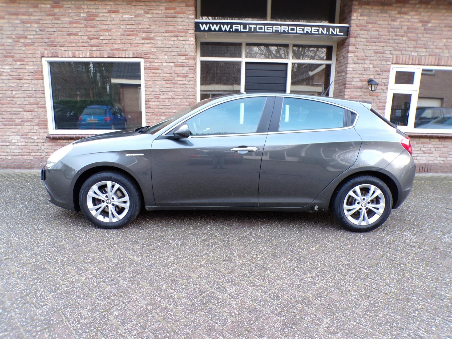 Alfa Romeo Giulietta 1.4 T Distinctive, Voorwielaandrijving, Stof, Gebruikt, Zwart