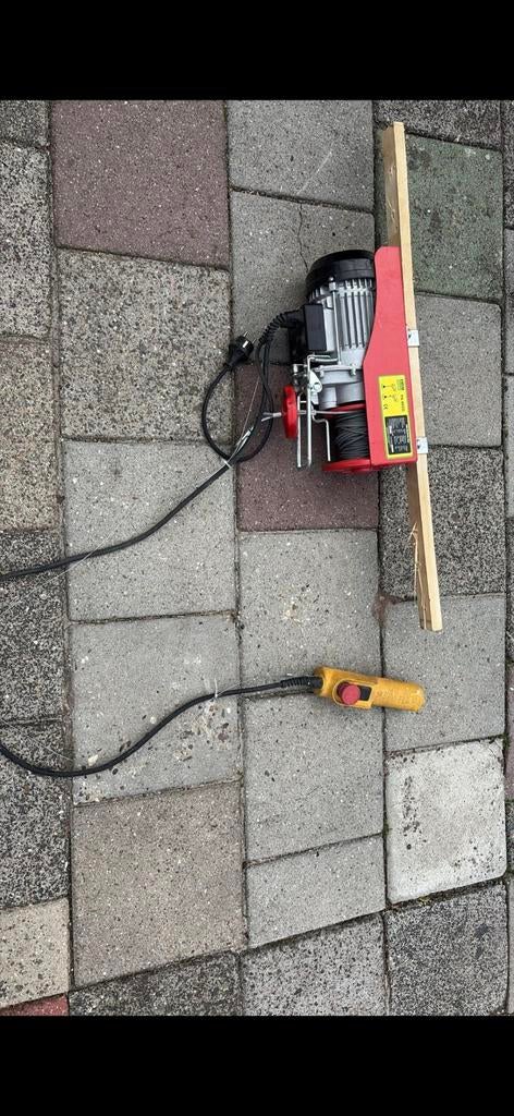 Elektrische takel - Handige hijshulp voor klussen, Ophalen of Verzenden, Gebruikt, Elektrisch