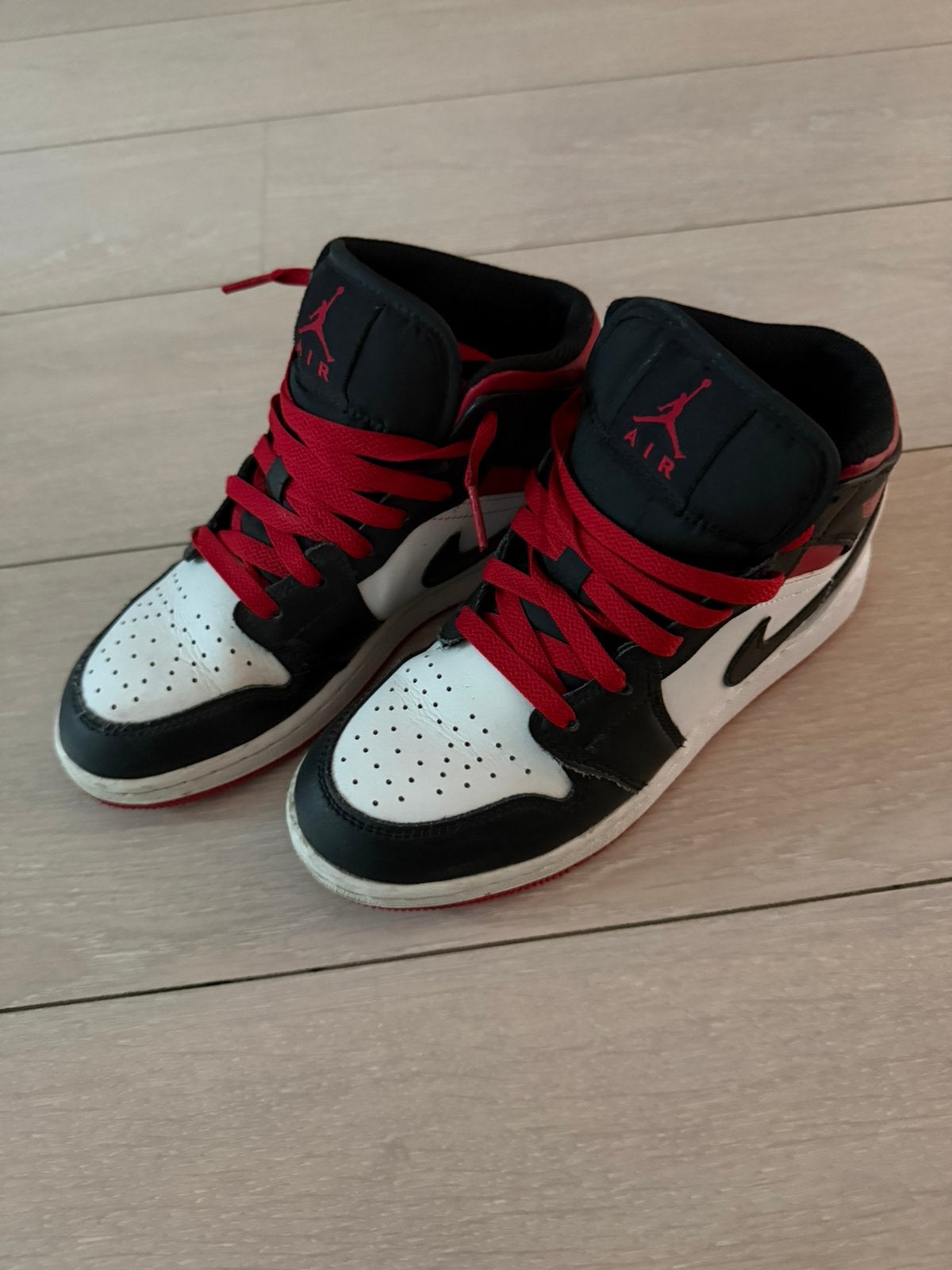 Nike Air Jordan 1 Mid GS Gym Red Black Toe | maat 36, Ophalen of Verzenden, Zo goed als nieuw, Jongen of Meisje, Sportschoenen