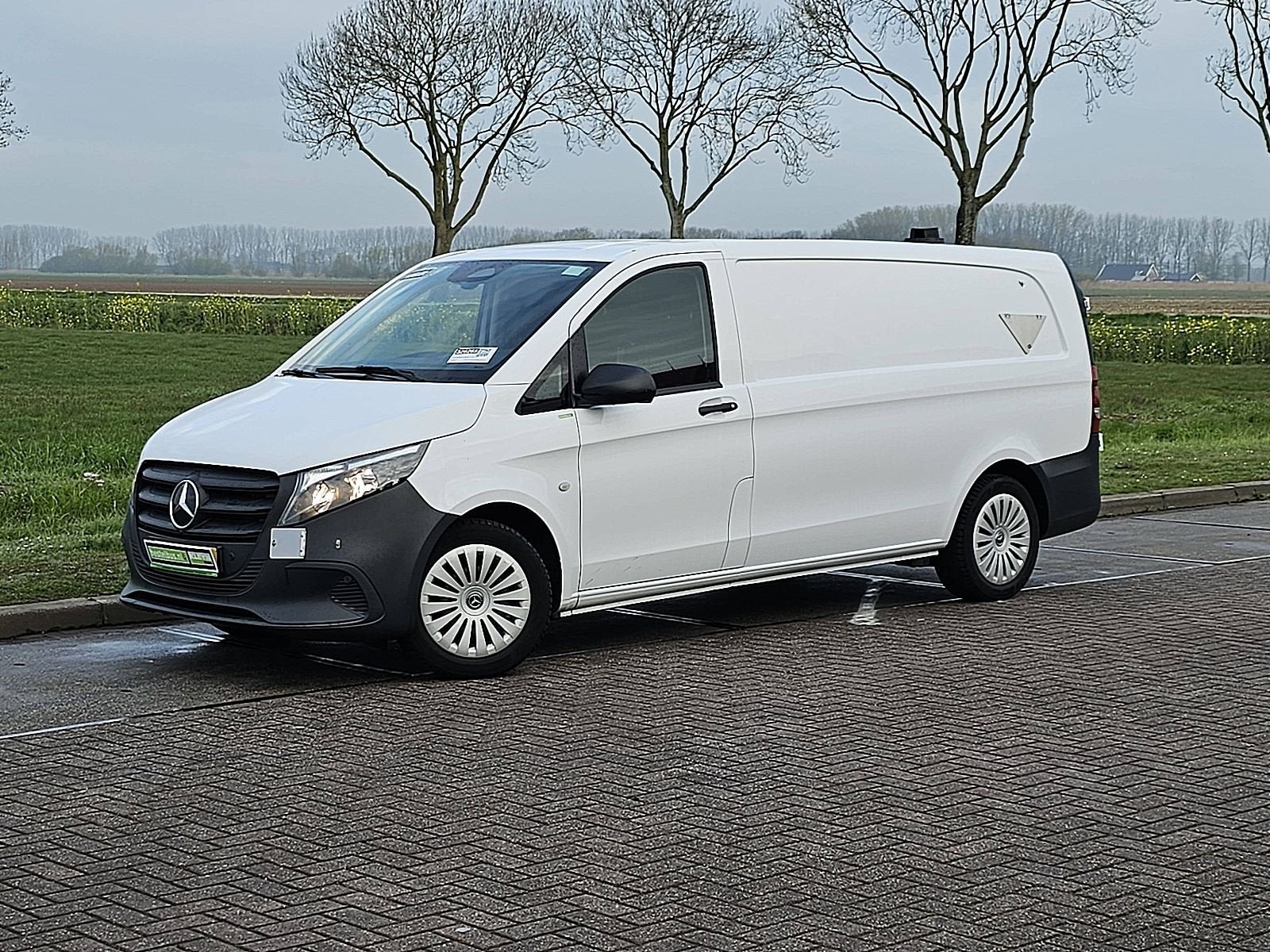 MERCEDES-BENZ VITO 110 veba box xl euro6, Auto's, Bestelauto's, Achterwielaandrijving, Gebruikt, Euro 6, 4 cilinders