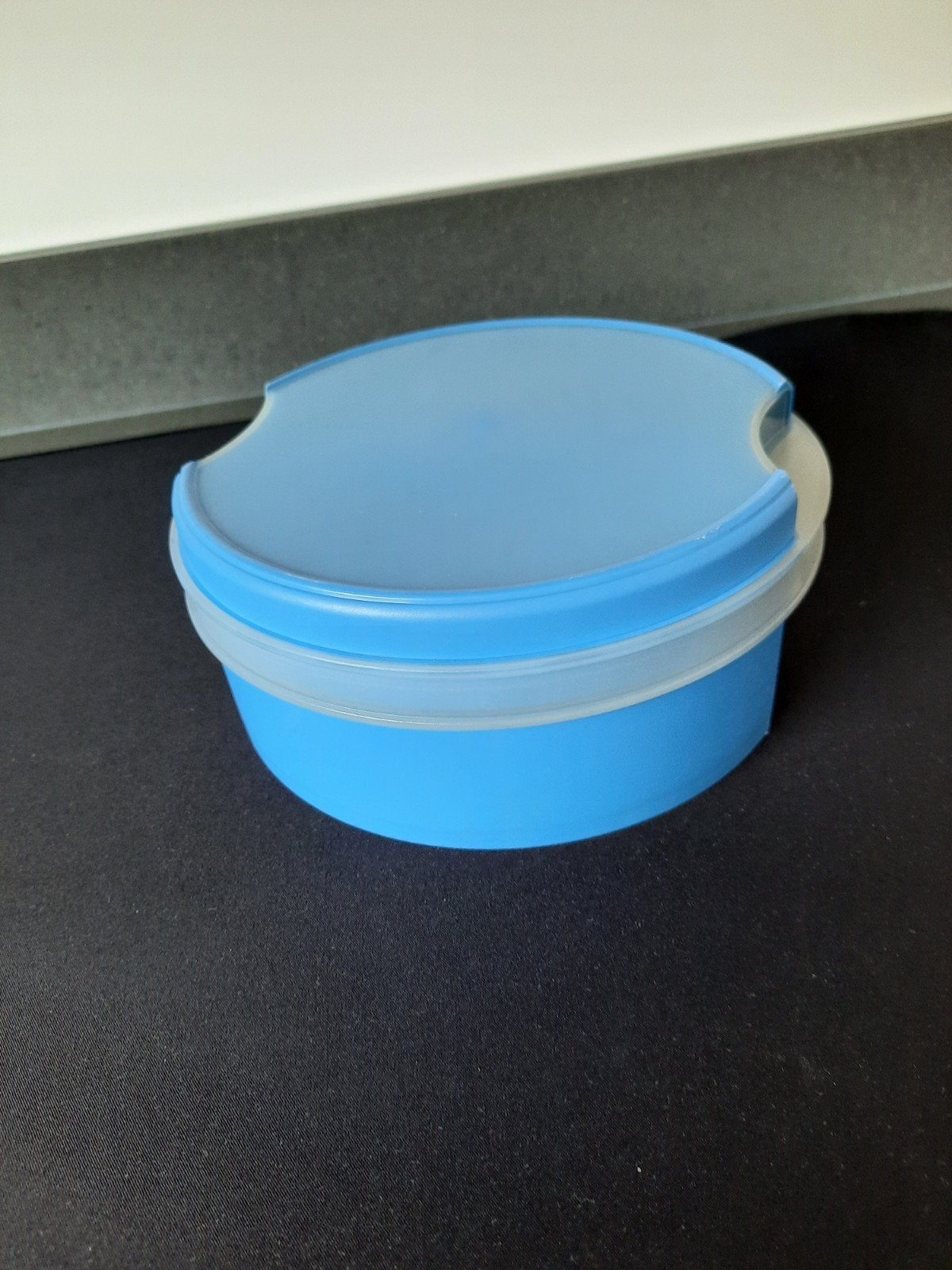Tupperware Koektrommel - Blauw, Blauw, Ophalen of Verzenden, Zo goed als nieuw, Bus of Trommel