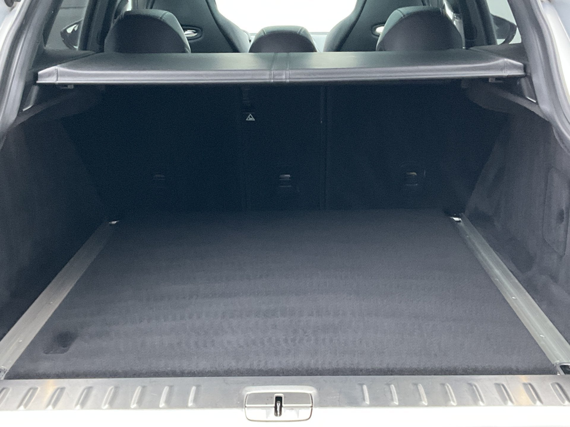 Foto 29 van Aston Martin Dbx 4.0 V8 360 Memory Stoelverw/koeling Sfeer