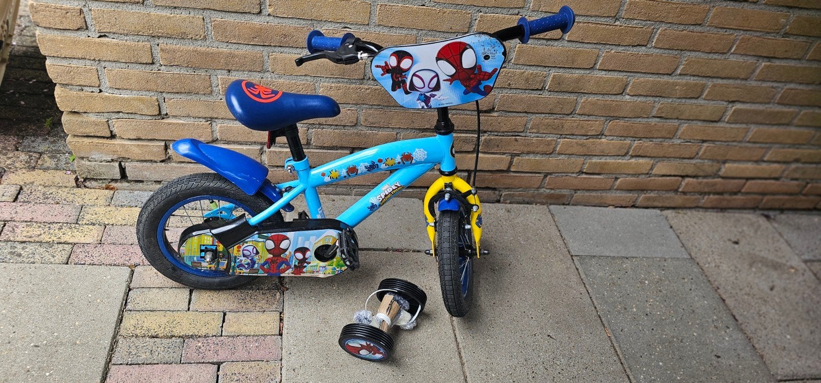 12 inch Spidey kinderfiets met ongebruikte zijwielen, Ophalen, Gebruikt, Minder dan 16 inch, Zijwieltjes