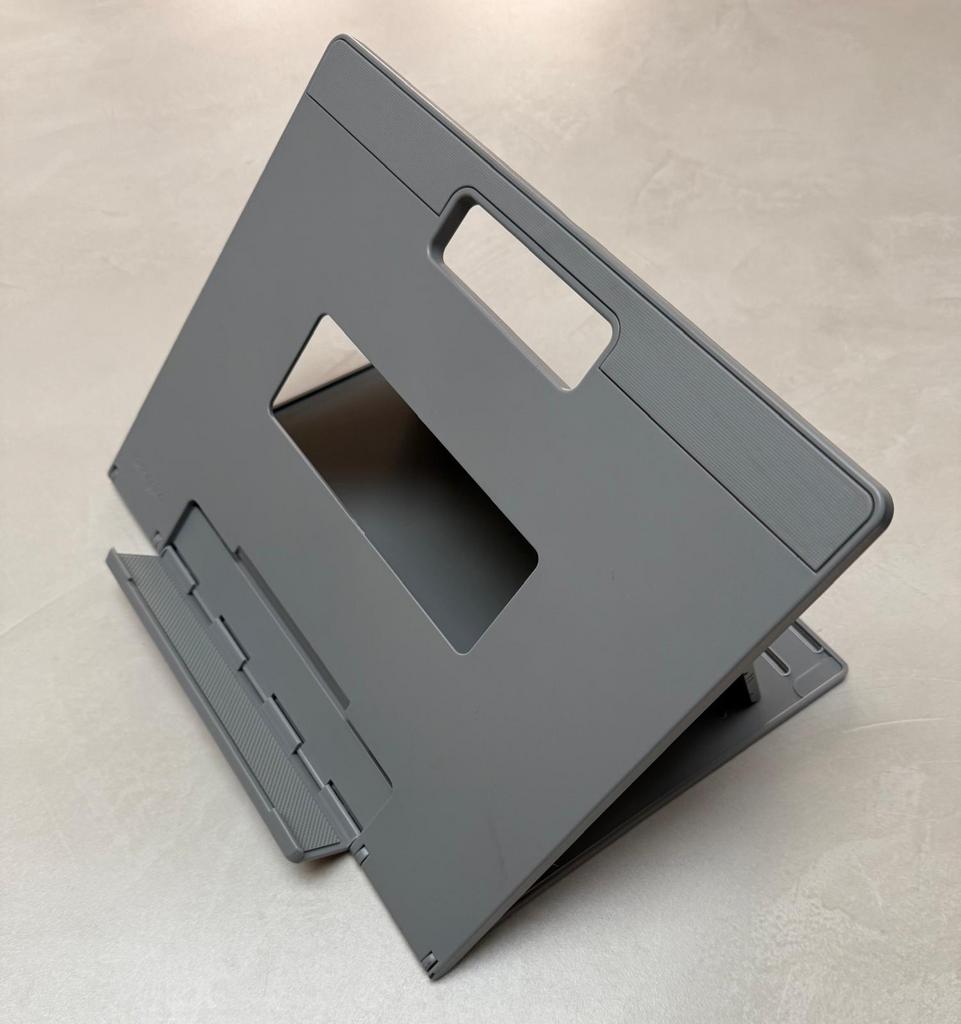Grijze Laptopstandaard - Ergonomisch en Verstelbaar, Computers en Software, Ophalen, Zo goed als nieuw, In diepte verstelbaar