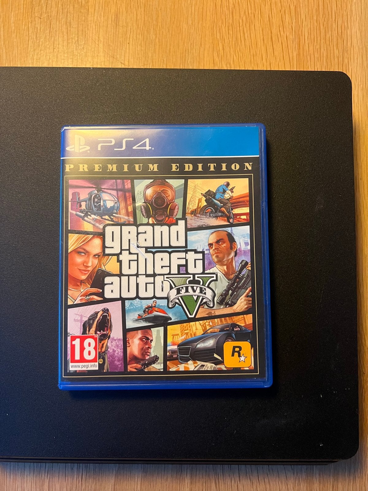 Playstation 4 met GTA5, FC24 en controller, Spelcomputers en Games, Gebruikt, Vanaf 18 jaar, Overige genres, Eén computer