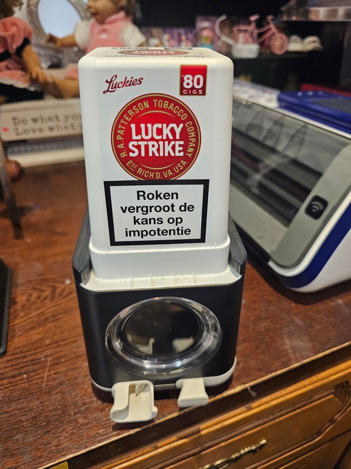 lucky Strike sigarettendispenser., Ophalen of Verzenden