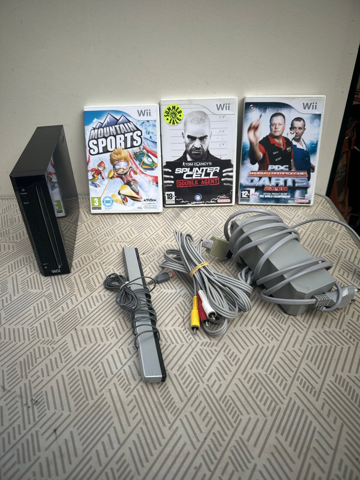 Zwarte Nintendo Wii Console met 3 Spellen en Accessoires, Ophalen of Verzenden, Gebruikt, Zonder controller, Met games