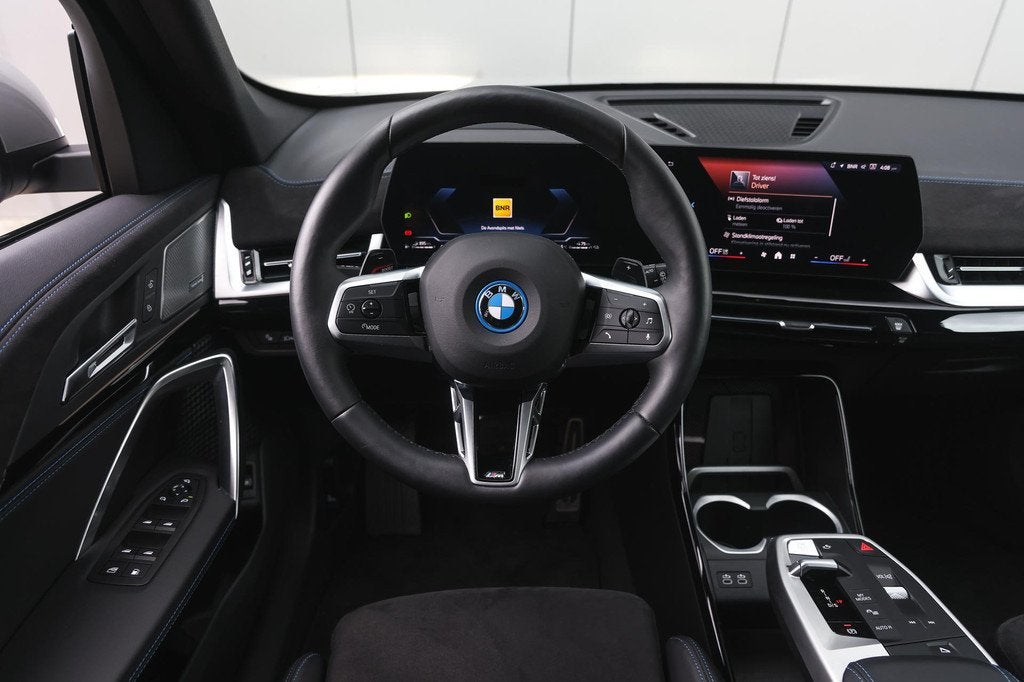 BMW X1 xDrive25e M Sport Automaat / Panoramadak / Trekhaak /, Auto's, BMW, Gebruikt, Bedrijf, Hybride Elektrisch/Benzine, 3 cilinders