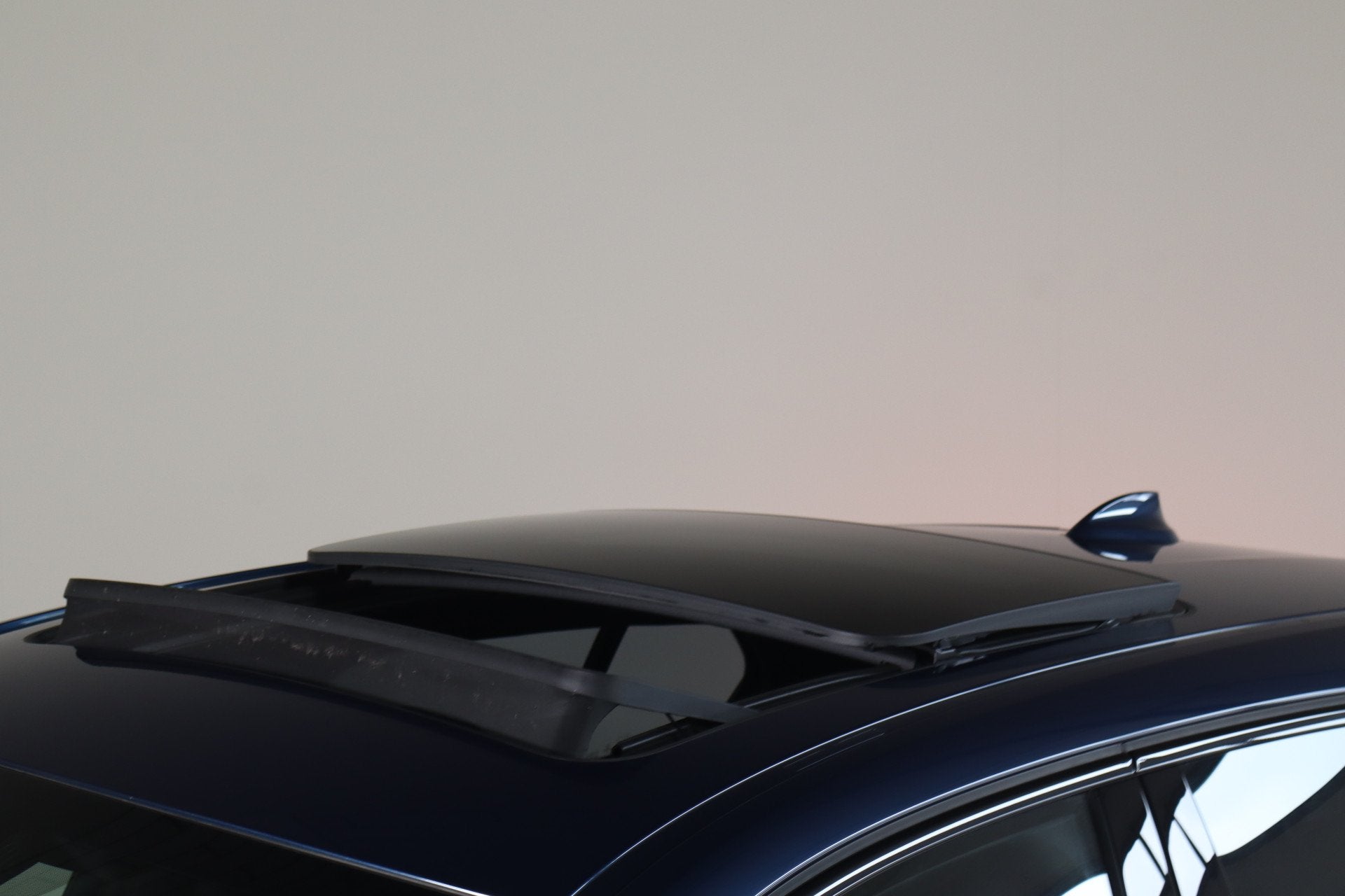 BMW 1-serie 116i Executive Edition - NL- Auto! Stoel+stuurve, Gebruikt, Euro 6, Automatische klimaatregeling, Blauw