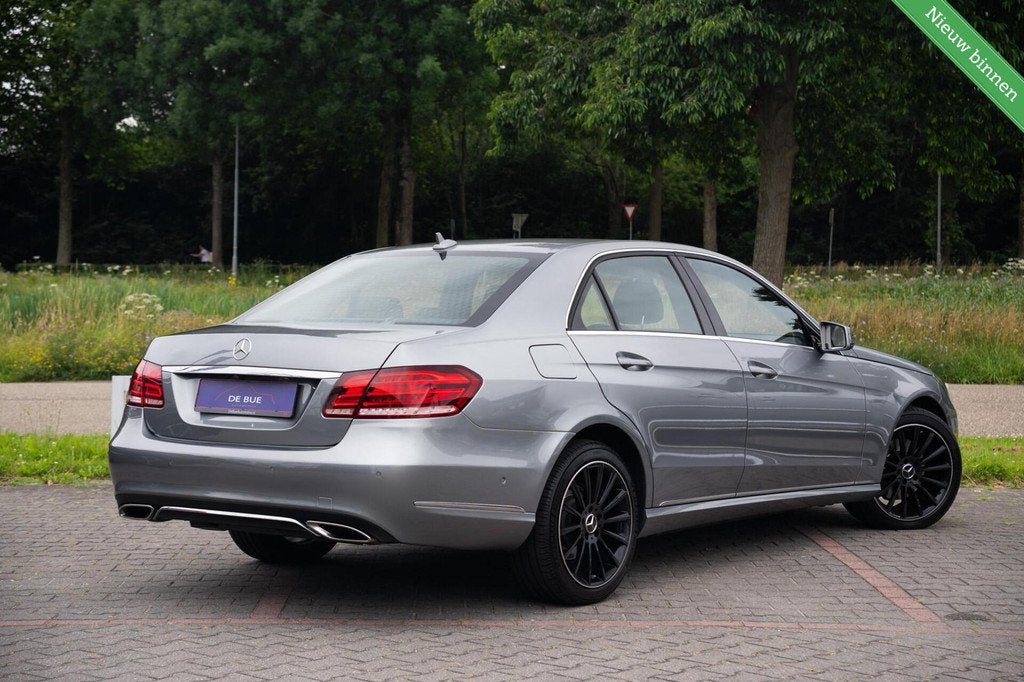 Mercedes E-klasse 250 CDI Automaat 7|AMG|OrgNL NAP|Trekhaak|, Auto's, Mercedes-Benz, Euro 5, Achterwielaandrijving, Gebruikt, Zwart