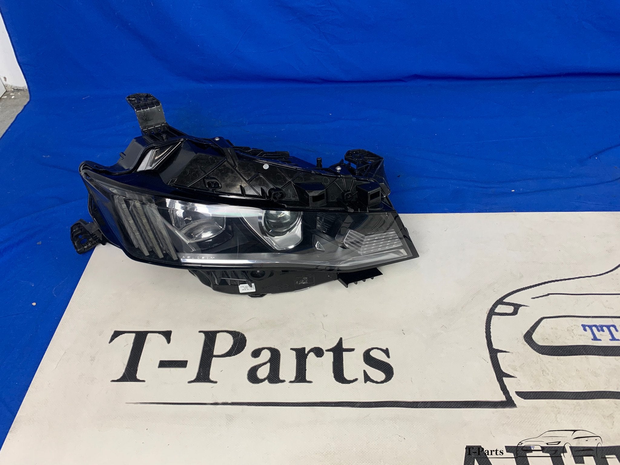Peugeot 508 rechts koplamp 9823143980 LED lamp 18+, Auto-onderdelen, Taurusavenue 1
2132 LS  Hoofddorp, NL, Gebruikt, Contact.group@renault.com