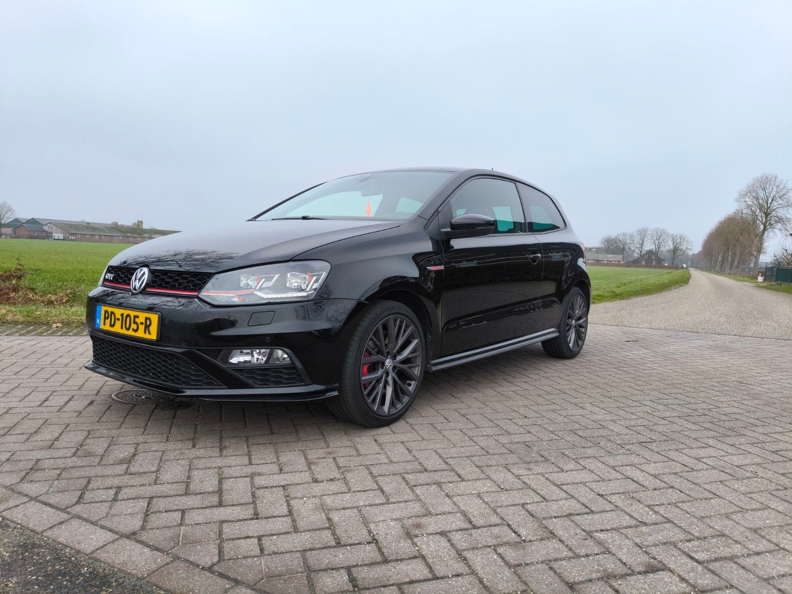 Volkswagen Polo 1.8 TSI 192PK 3D BMT 2015 Zwart, Auto's, Voorwielaandrijving, Zwart, Particulier, 1100 kg