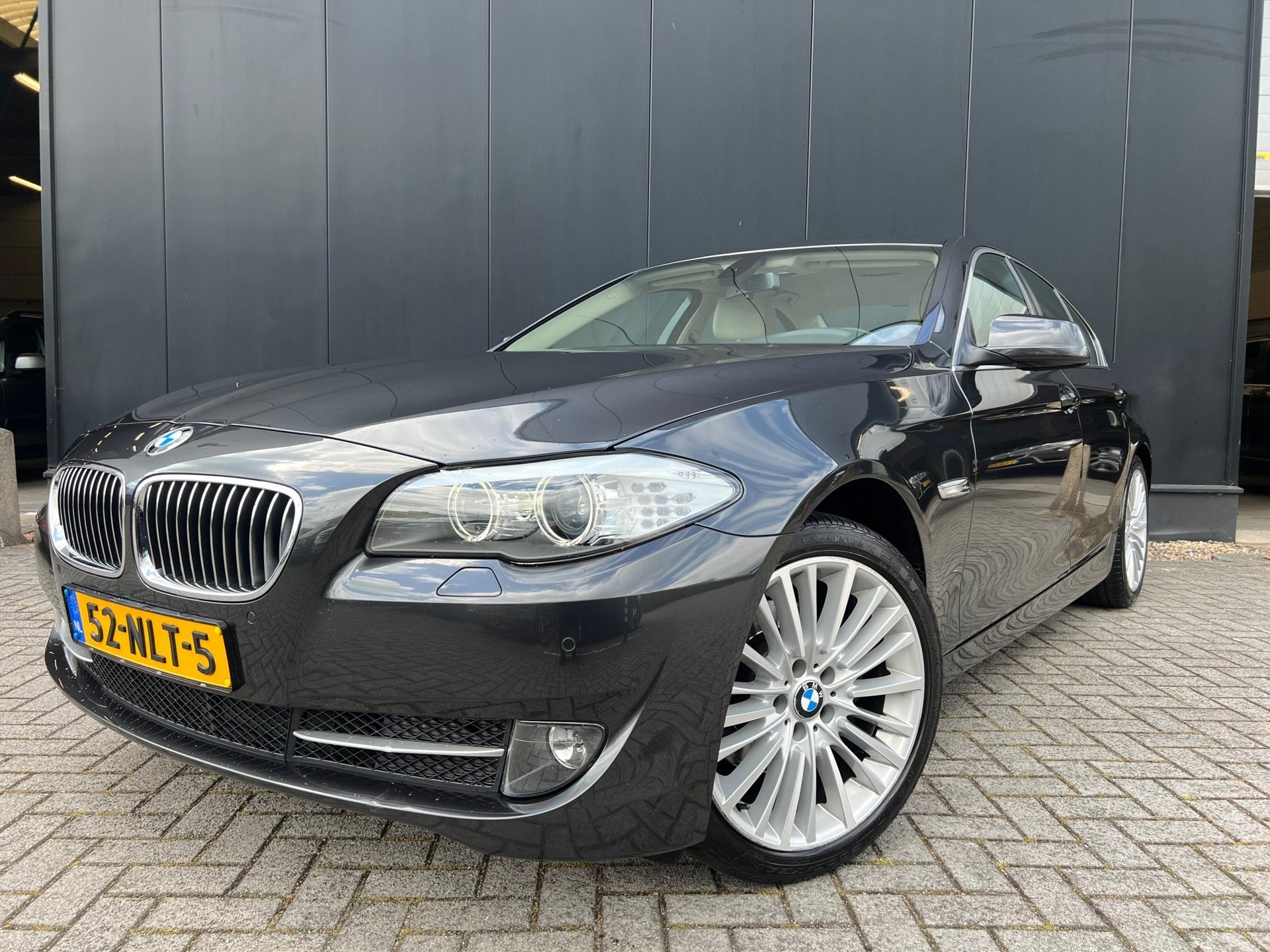 BMW 5-serie 523i 6Cil High Exe Aut/Leer/Navi/19'Lmv/OrgNl, Euro 5, Achterwielaandrijving, Gebruikt, Beige