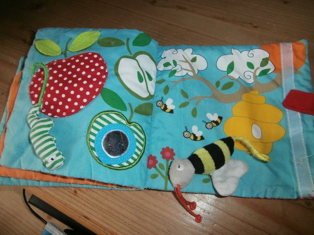 Babyspeelgoed stoffen boekje met poppetjes spiegel geluid ed, Boeken, Ophalen of Verzenden, Gelezen, Uitklap-, Voel- of Ontdekboek