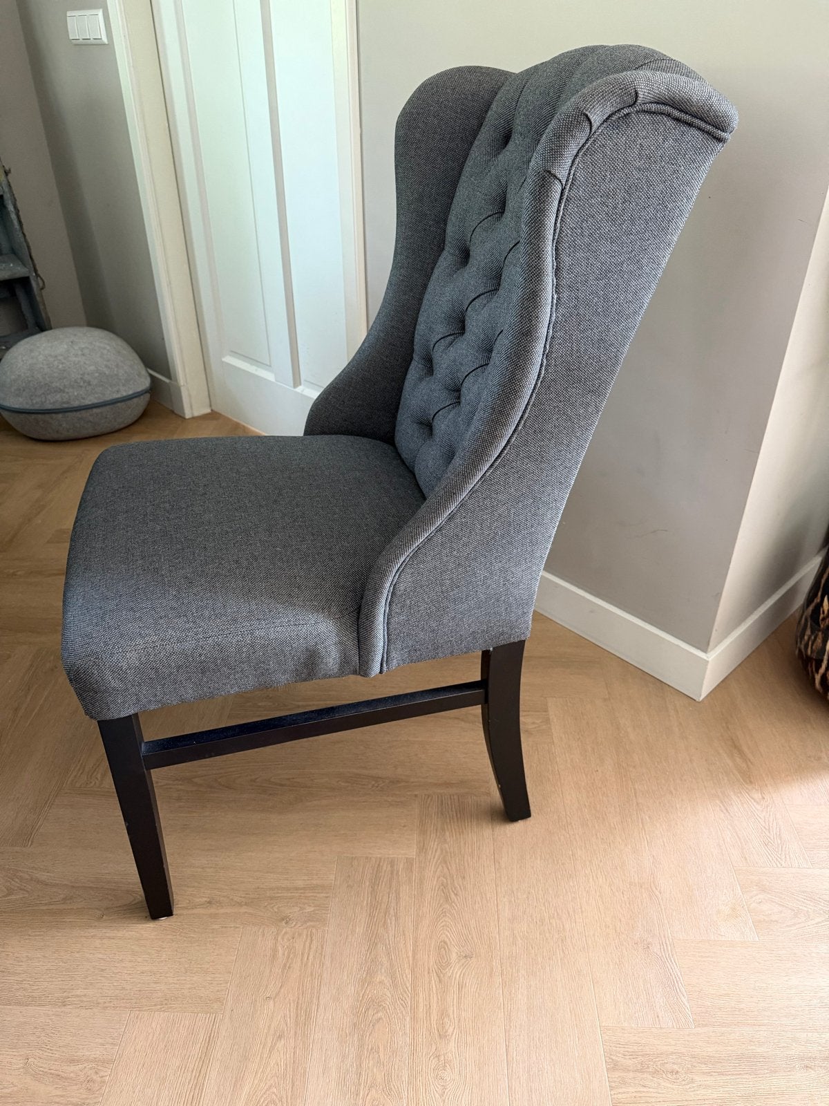 Stijlvolle grijze eetkamerstoelen 3 stuks van Urban Sofa, Huis en Inrichting, Ophalen, Drie, Zo goed als nieuw, Landelijk, brocante
