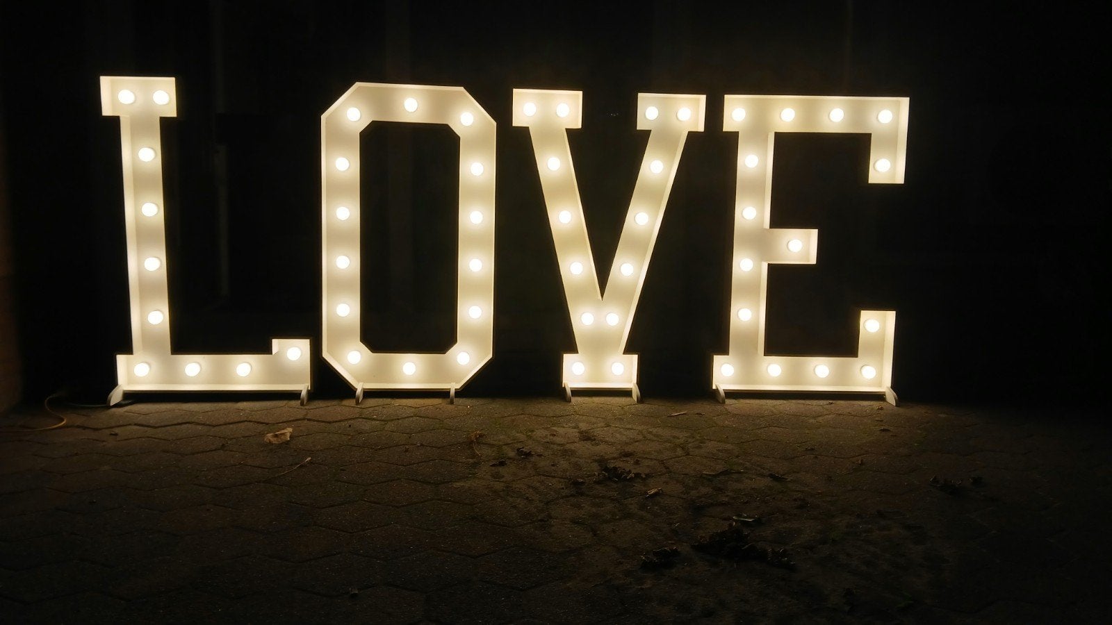 XL 1,2m 'LOVE' letters met verlichting, Ophalen of Verzenden, Nieuw, Geboorte of Huwelijk
