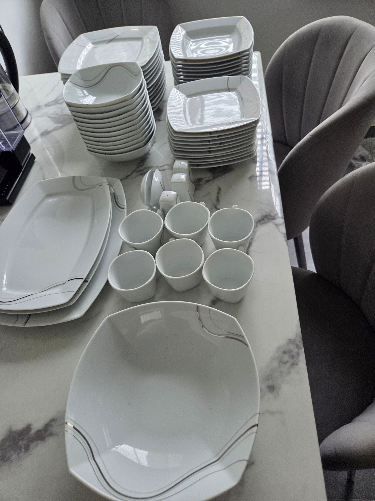 Compleet 62-delig borden servies van Falez. 12 persoons., Huis en Inrichting, Keuken | Servies, Ophalen, Zo goed als nieuw, Overige stijlen