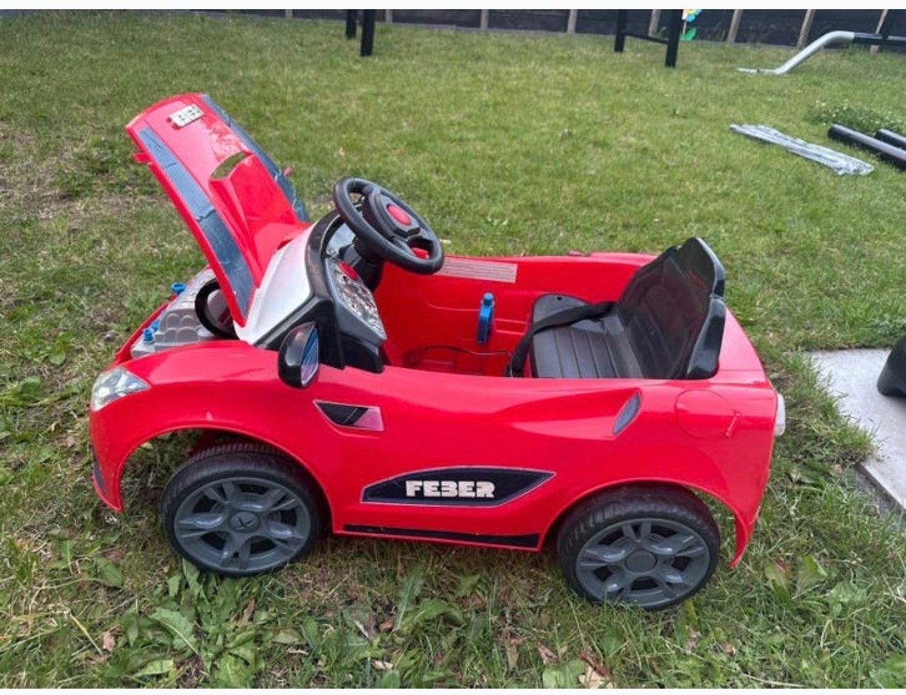 Feber elektrische kinderauto rood (2-4 jaar), Kinderen en Baby's, Gebruikt