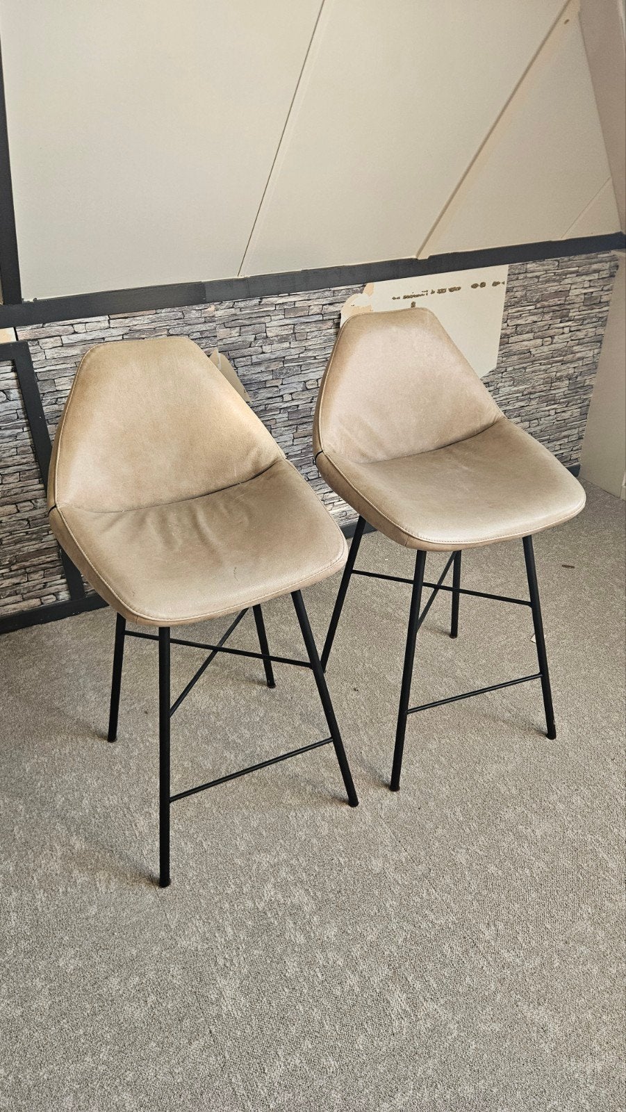 Set van 2 beige lederen barkrukken met stalen onderstel, Huis en Inrichting, Stoelen, Ophalen, Gebruikt, Twee, Overige kleuren