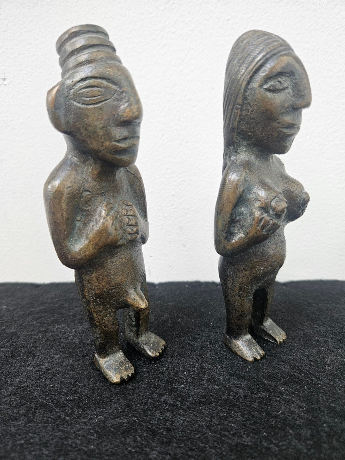 Set van 2 bronzen vruchtbaarheidsbeeldjes (Man & Vrouw)., Ophalen of Verzenden