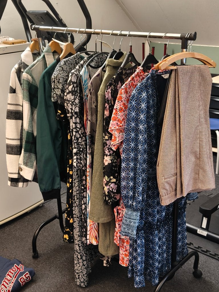 rommelmarkt 45 stuks kleding, Ophalen, Zo goed als nieuw