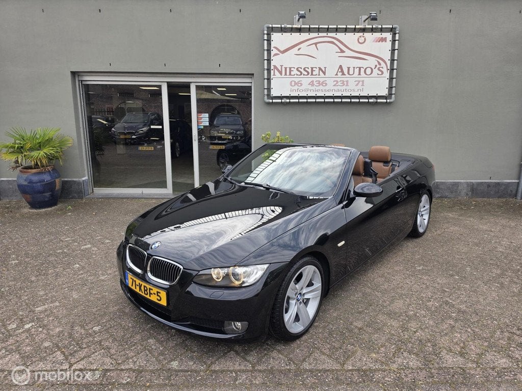 BMW 3-serie E93 Cabrio 330i High Executive, Achterwielaandrijving, Cabriolet, 4 stoelen, 1695 kg