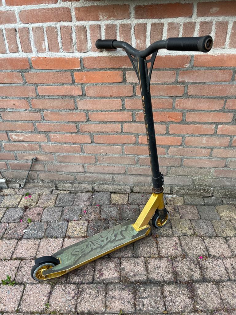 Stuntstep Most Wanted - Goud/Zwart, Fietsen en Brommers, Steps, Ophalen of Verzenden, Gebruikt, Gewone step