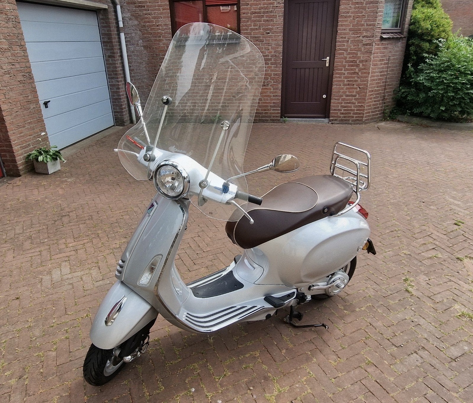 Vespa Primavera 50 4T Touring, 2018, zilvergrijs metallic, Fietsen en Brommers, Scooters | Vespa, Ophalen of Verzenden, Benzine