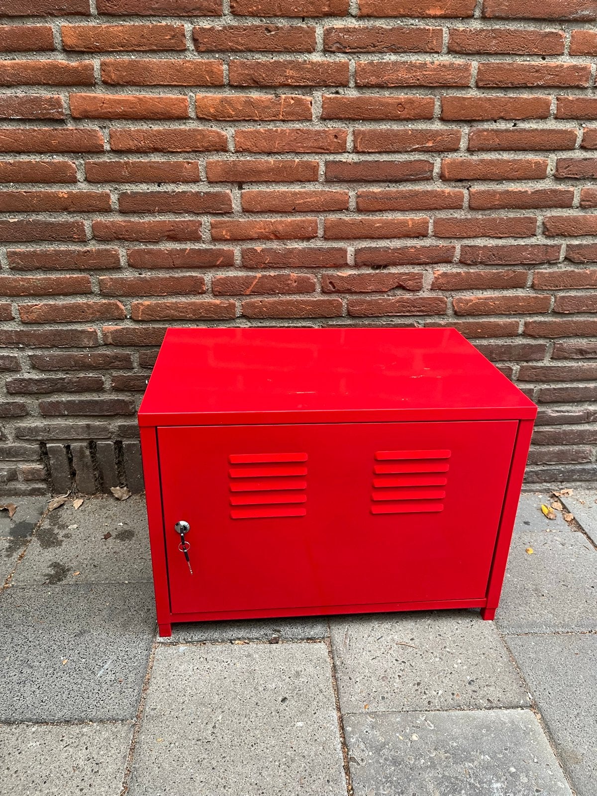 Rood metalen kastje met slot - Ideaal voor opbergen, Huis en Inrichting, Kasten | Lockerkasten, Ophalen, Gebruikt