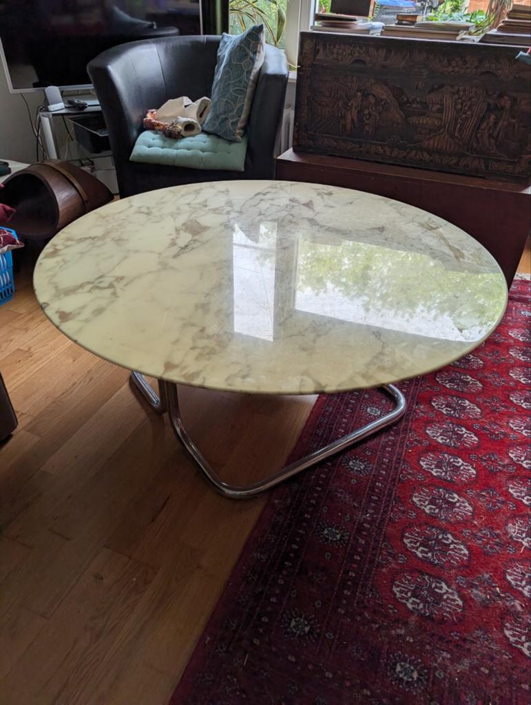 Prachtige Jaren '70 Vintage Salontafel – Marmerlook, Huis en Inrichting, Tafels | Salontafels, Ophalen, 50 tot 100 cm, Rond, 50 tot 100 cm
