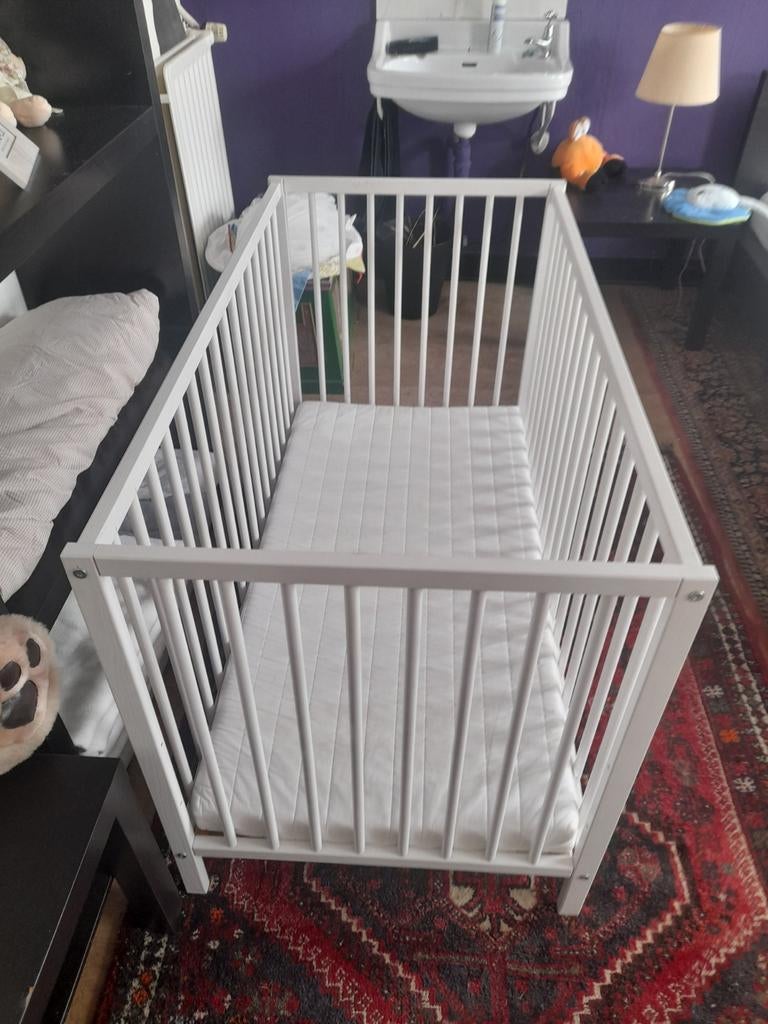 Wit ledikant met matras, Ophalen, Gebruikt, Ledikant