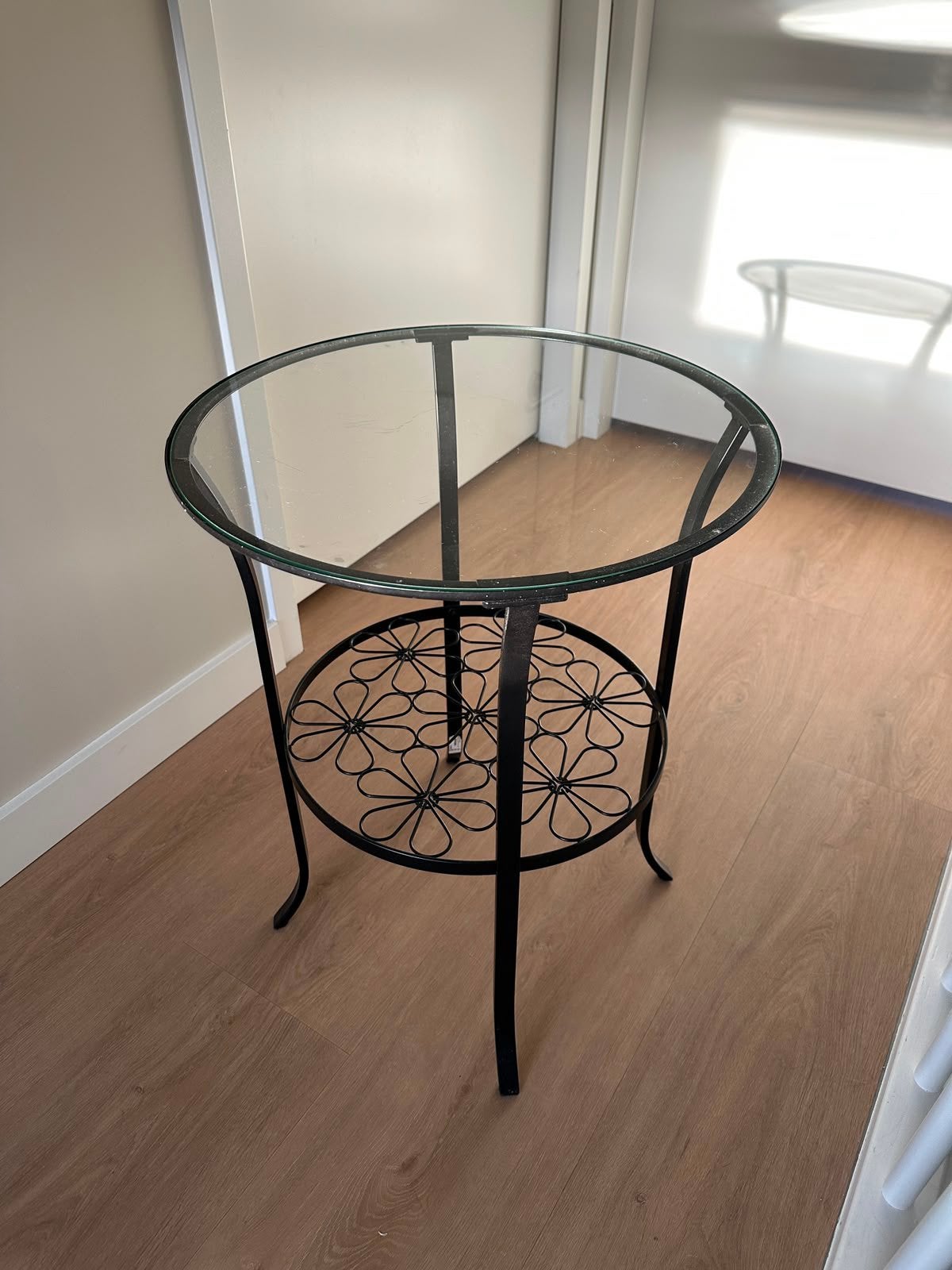 Bijzettafeltje metaal glas bloemen, Huis en Inrichting, Tafels | Bijzettafels, Minder dan 55 cm, Rond, Ophalen, 45 tot 60 cm