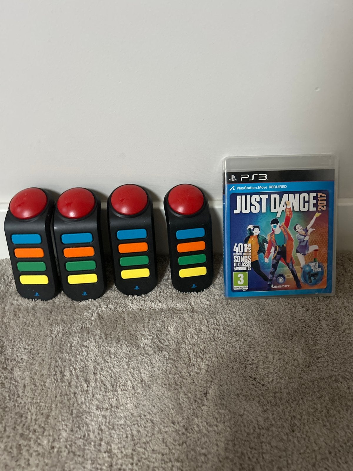 Just Dance 2017 voor PlayStation 3 en met 4 buzz controllers, Muziek, Gebruikt, Ophalen of Verzenden, 3 spelers of meer