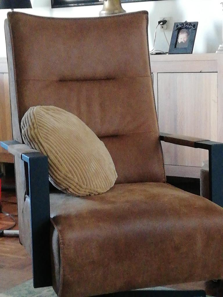 Perfecte  draai fauteuil in nieuwstaat (man alleen), Ophalen, Zo goed als nieuw, 75 tot 100 cm, 50 tot 75 cm