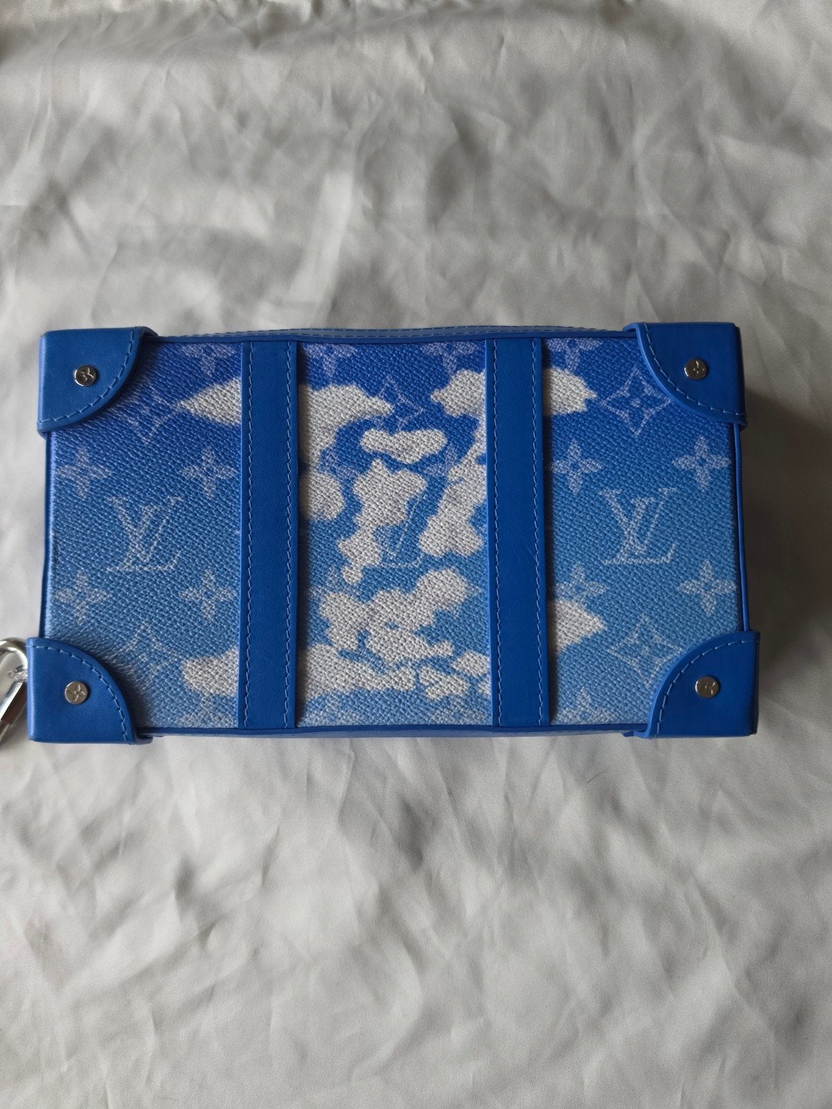 Louis Vuitton Monogram Clouds Soft Trunk FW20, Sieraden, Tassen en Uiterlijk, Tassen | Schoudertassen, Overige merken, Blauw, Ophalen of Verzenden