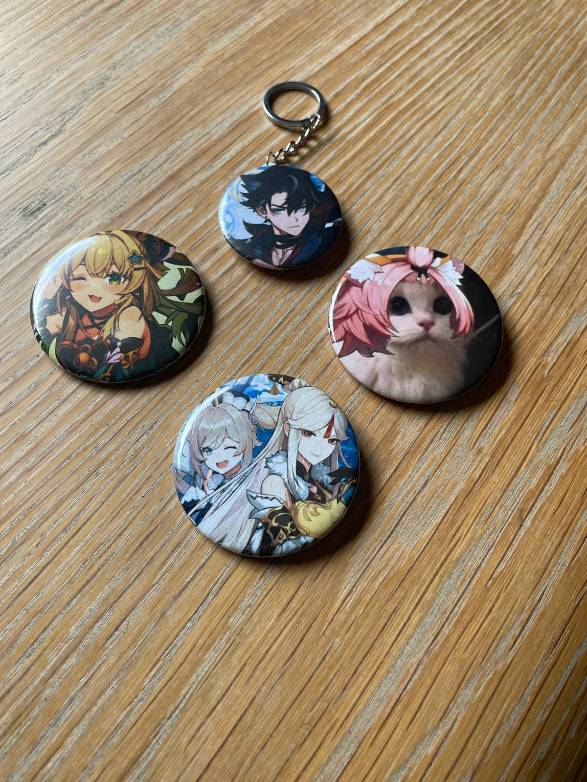 Anime Pins en Keychain Set - Diverse Figuren, Ophalen of Verzenden, Zo goed als nieuw, Overige materialen