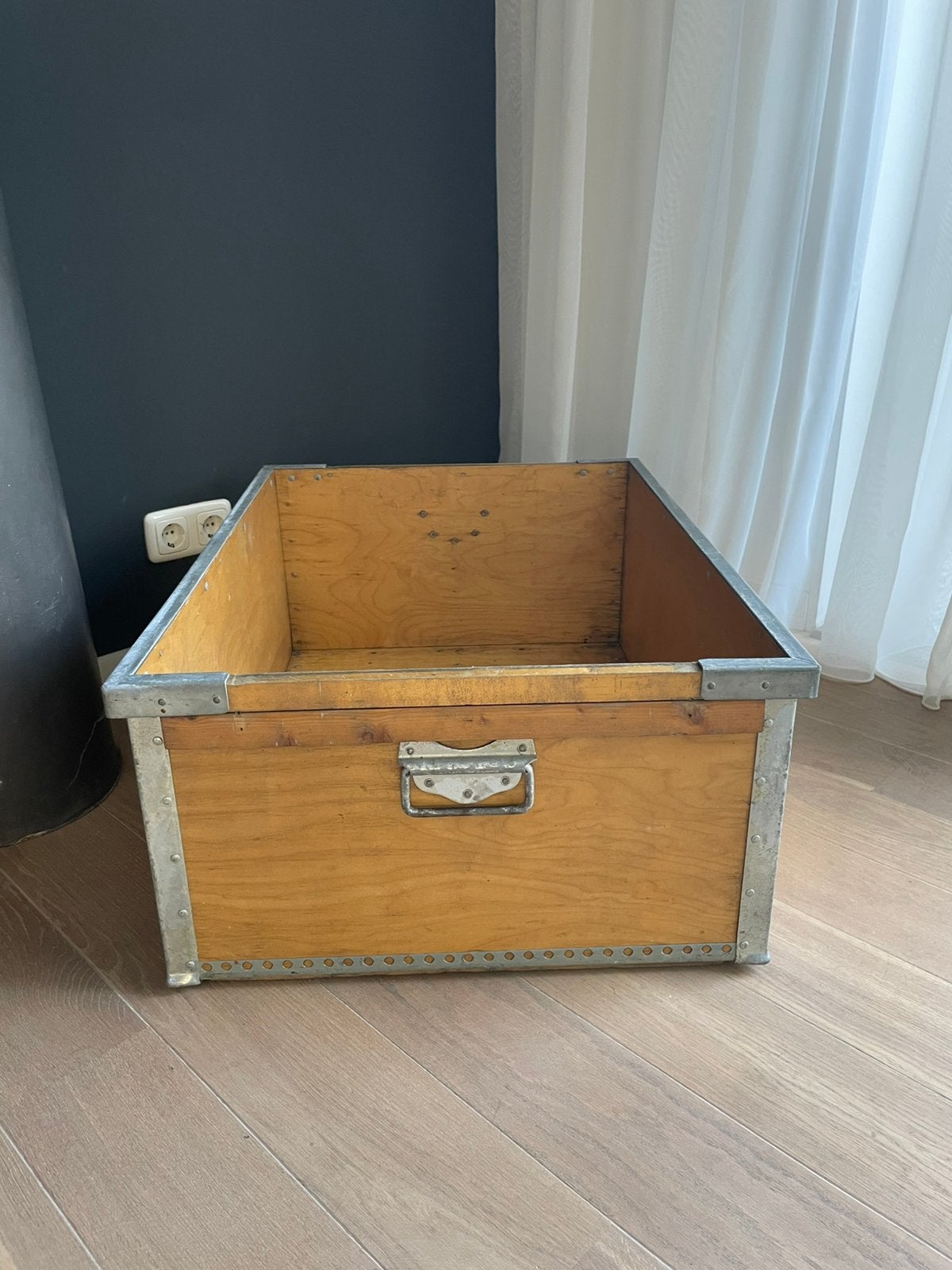 Bruine kist,  60 cm breed 80 lang, diepte 30 cm, Huis en Inrichting, Ophalen, 50 tot 100 cm, Zo goed als nieuw, 5 – 50