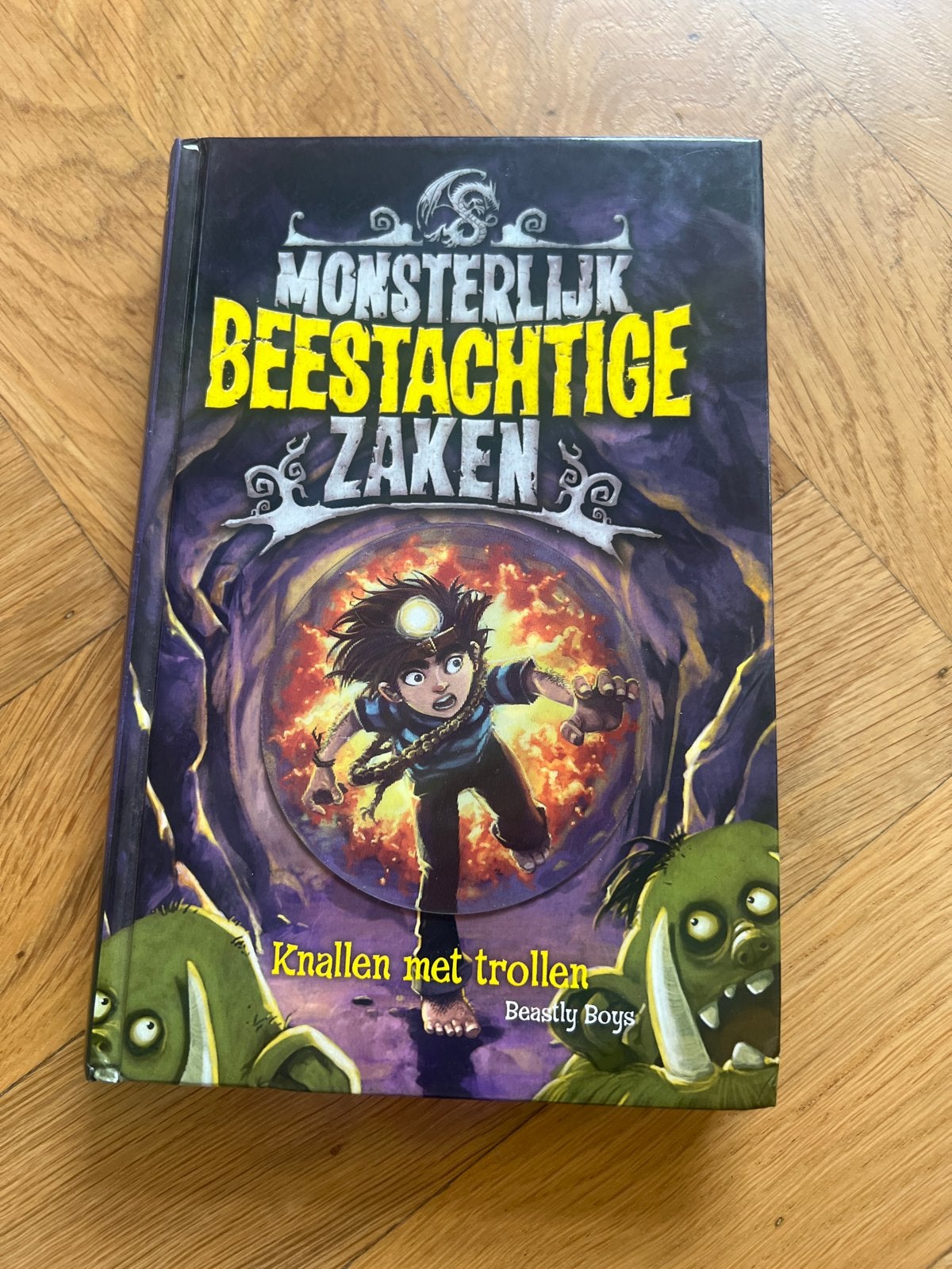 Monsterlijk Beestachtige Zaken: Knallen met Trollen, Ophalen of Verzenden, Zo goed als nieuw, Fictie