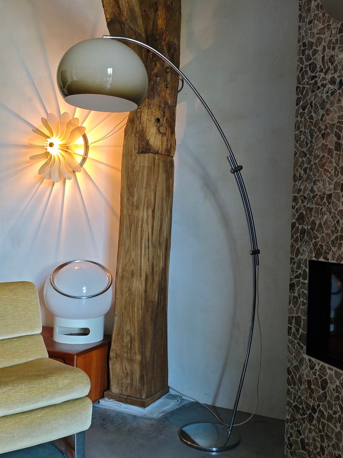 Vintage Booglamp Jaren '70 - Oranje/Bruine kap ( herda), Ophalen, Gebruikt, E27 (groot), Glas