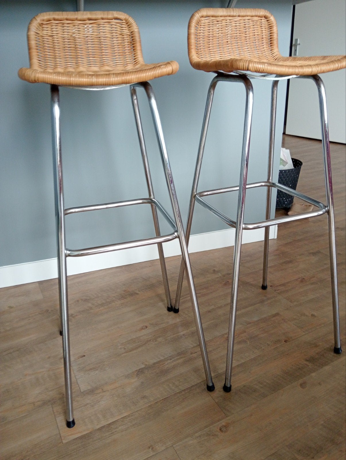 Vintage Rotan barkrukken Rohe Noordwolde, 2 krukken, Ophalen, Gebruikt, 60 tot 90 cm