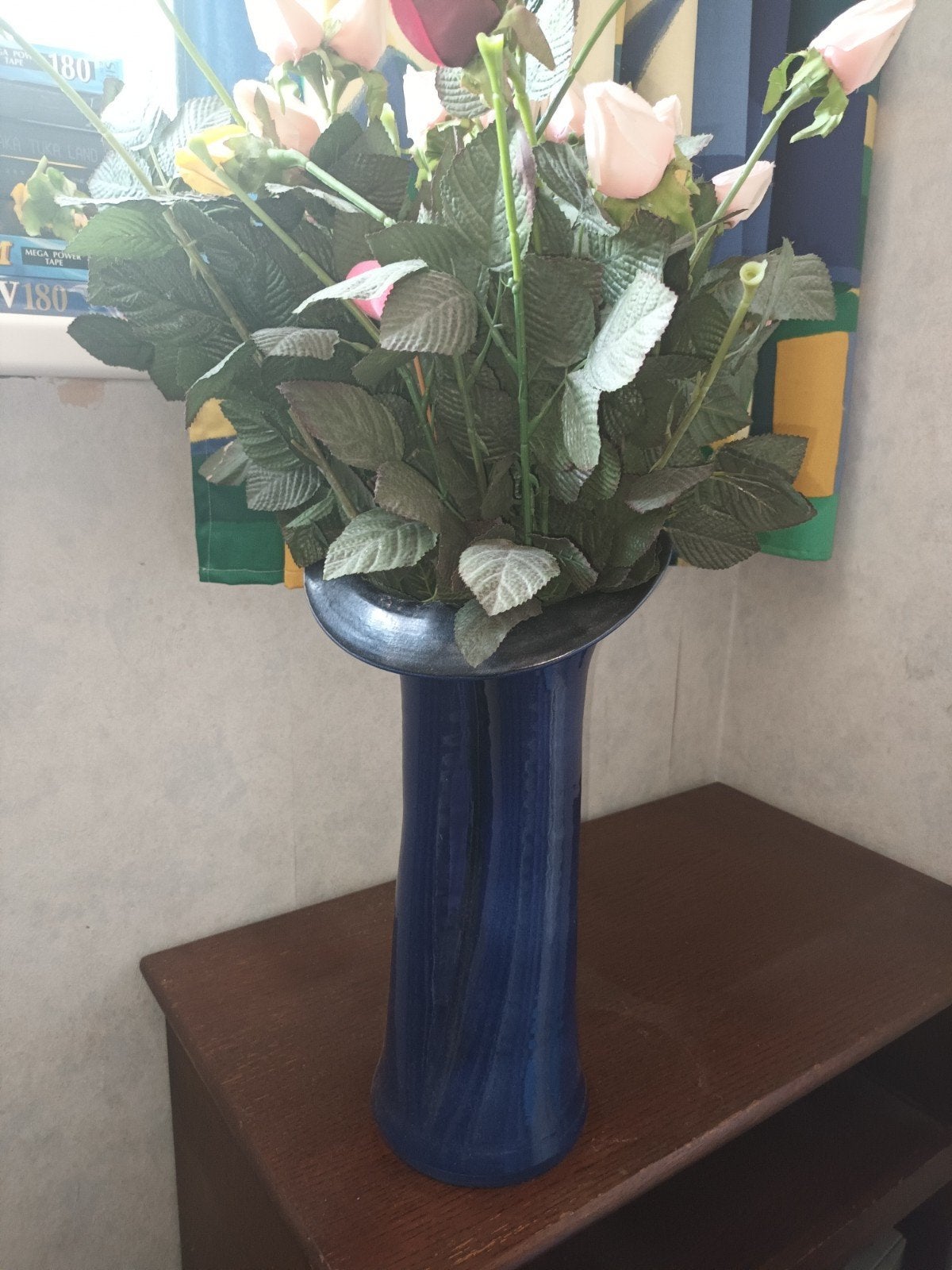 Elegante blauwe vaas met kunstbloemen, Ophalen