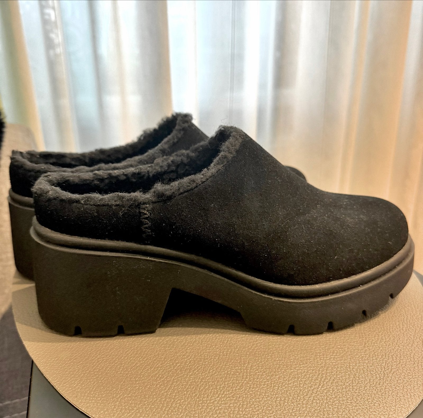 Skechers Air-Cooled Memory Foam Instappers Zwart, Kleding | Dames, Ophalen of Verzenden, Zo goed als nieuw, Zwart, Instappers
