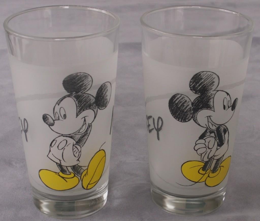 2 Vintage Mickey Mouse glas zwart wit met gele schoenen, Ophalen of Verzenden, Overige figuren, Nieuw, Beeldje of Figuurtje