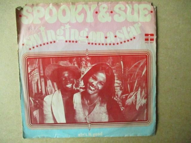 s4789 spooky and sue - swinging on a star, Ophalen, Gebruikt, Overige genres, 7 inch