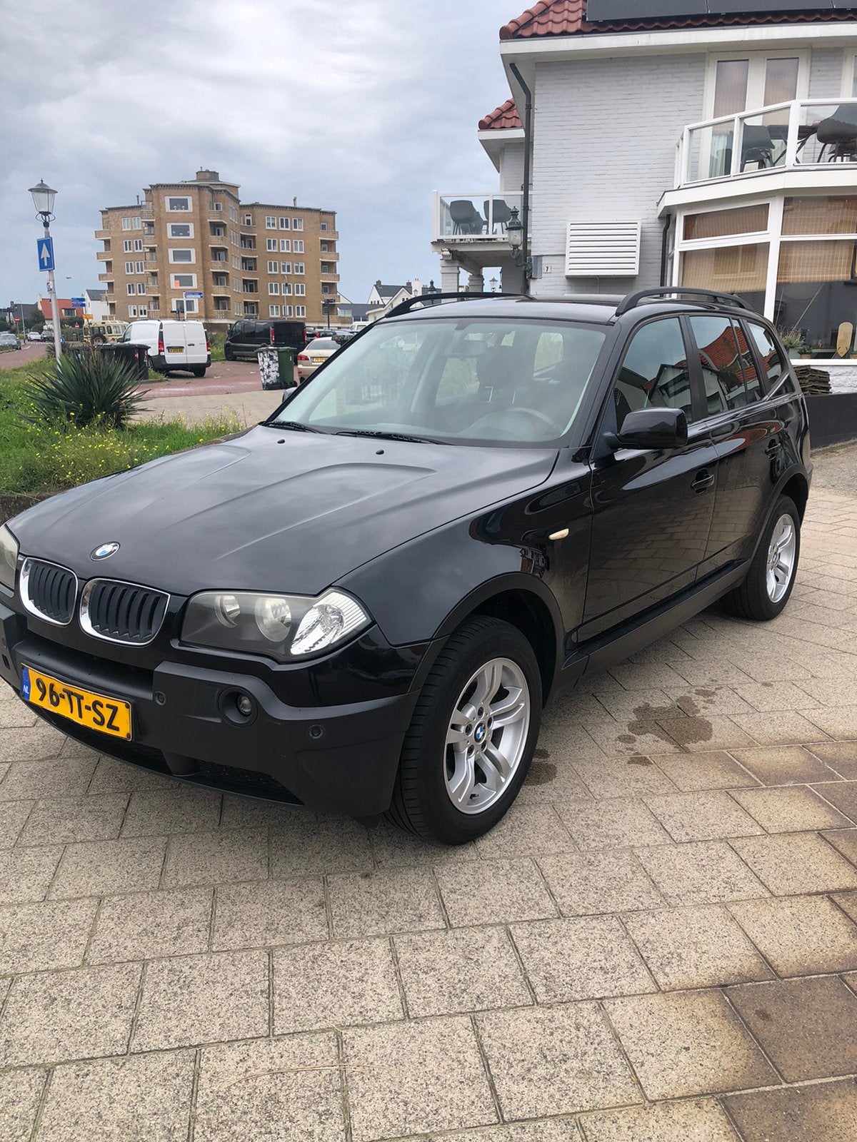 BMW X3 2.0 I dealer onderhouden Apk word nog vernieuwd